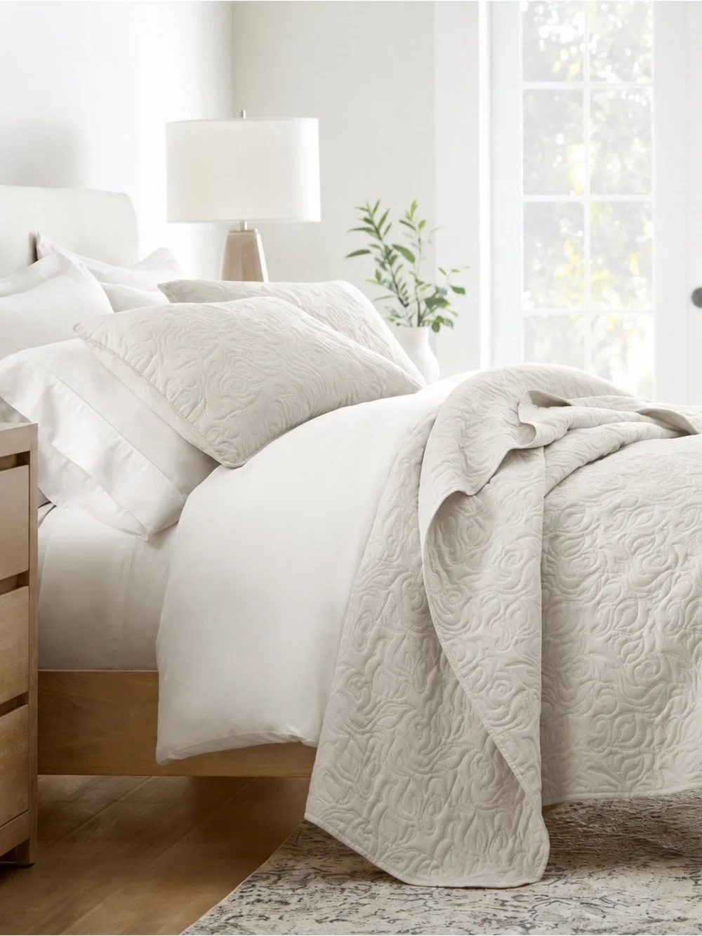 NWT Linens & Hutch Floral Stitch Quilted Coverlet Set King/Cal King Natural